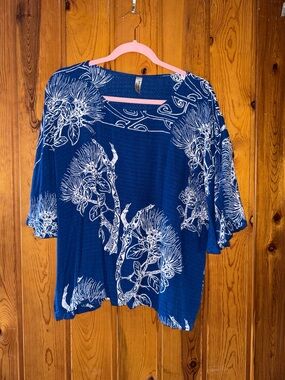 Gently Used Wahine Toa Relaxed Royal Blue  Floral Print Tunic Top